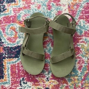 Size 8 olive green teva sandals